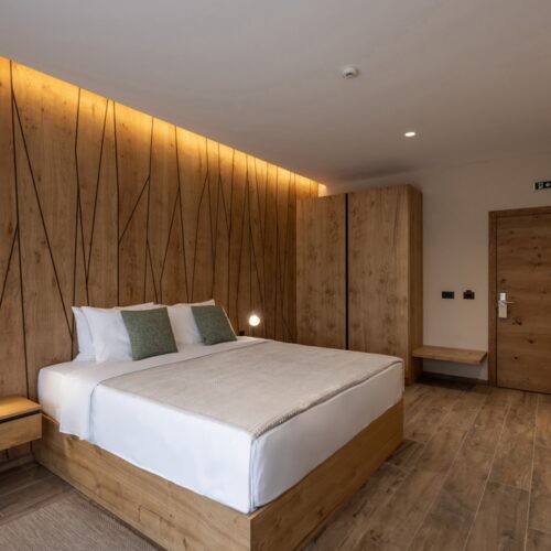 Interior,Of,A,Hotel,Bedroom,With,Wooden,Wall,Decoration